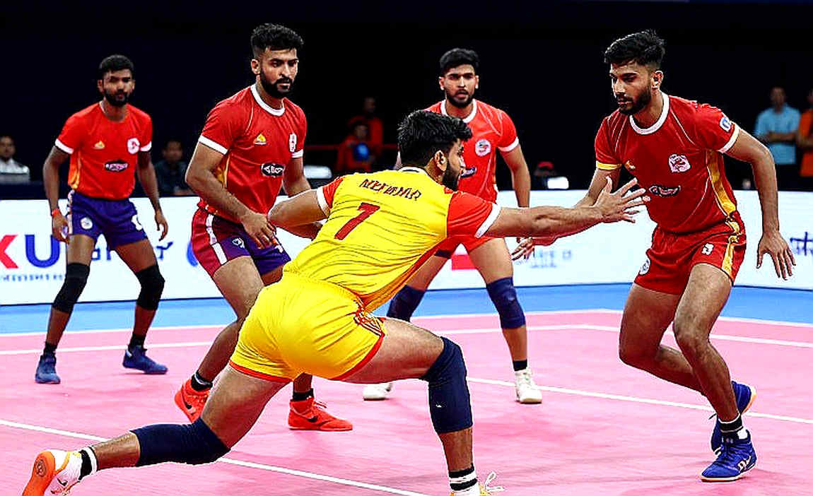 শুরুর সাতে পবন নেই: ইরান ফাইনালের বাজি, ডেটার ফাঁকা আর একটা তারিখের প্রশ্ন
